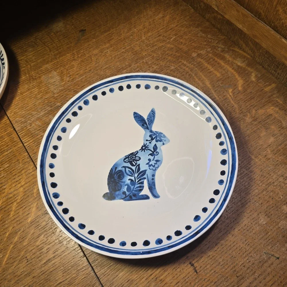 Set‎ of 2 Potter's Studio Rabbit Salad Plate Bunny Hare Easter Blue White 8.5